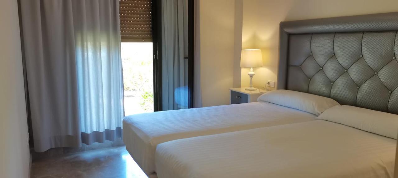 Apartamento Espacioso Muy Tranquilo Con Piscinas Y Jardines Cercano A La Playa Εστεπόνα Εξωτερικό φωτογραφία