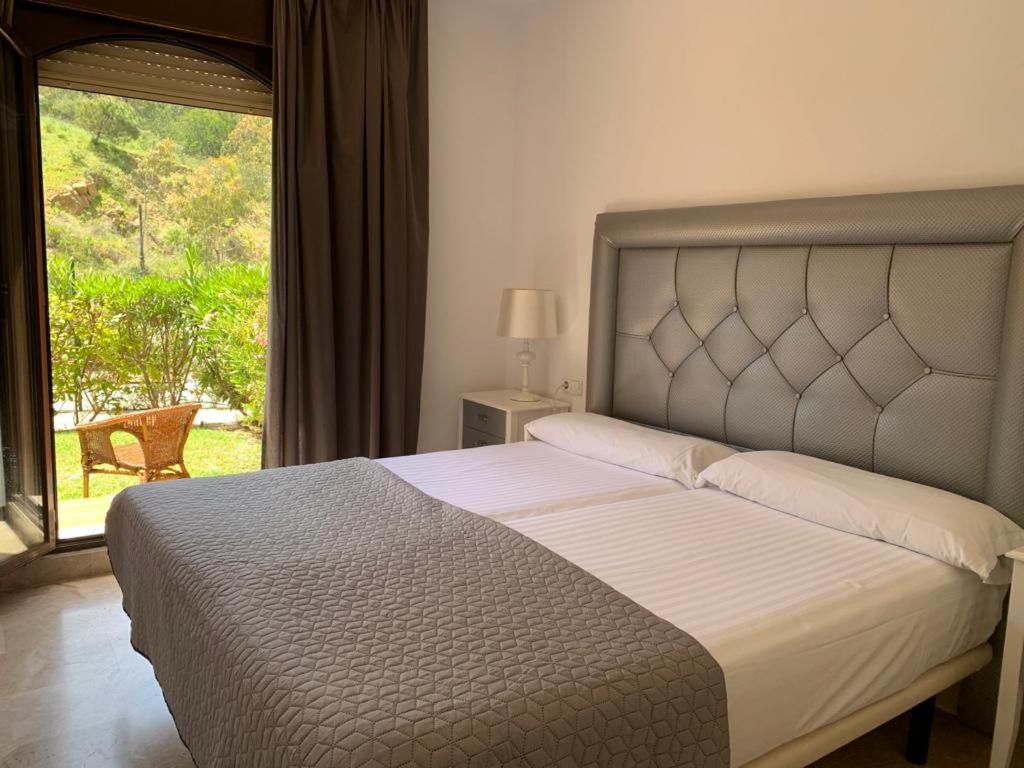 Apartamento Espacioso Muy Tranquilo Con Piscinas Y Jardines Cercano A La Playa Εστεπόνα Εξωτερικό φωτογραφία