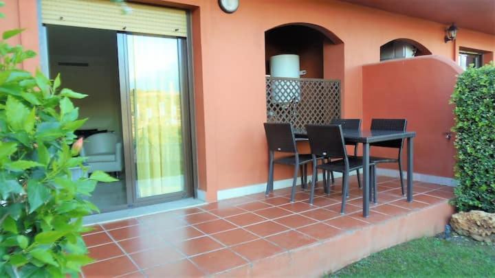 Apartamento Espacioso Muy Tranquilo Con Piscinas Y Jardines Cercano A La Playa Εστεπόνα Εξωτερικό φωτογραφία